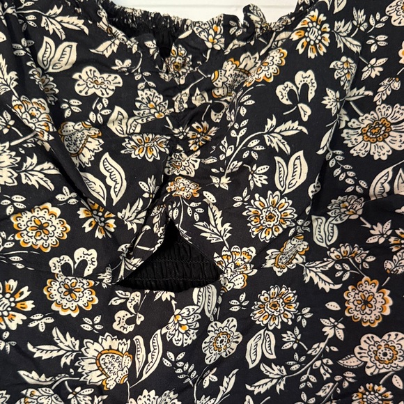 Heartloom Floral Black and Cream Top - Picture 3 of 6